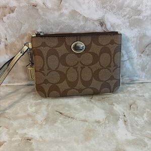 NWOT Coach Peyton Signature Wristlet Khaki Brown PVC Zip Pouch